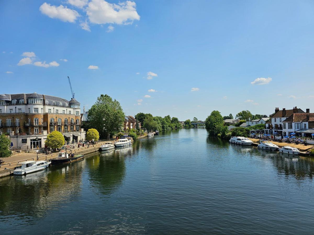 Train Station Serenity Staines-upon-Thames Exterior photo